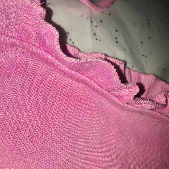 hot pink top🛍 - Picture 2 of 5